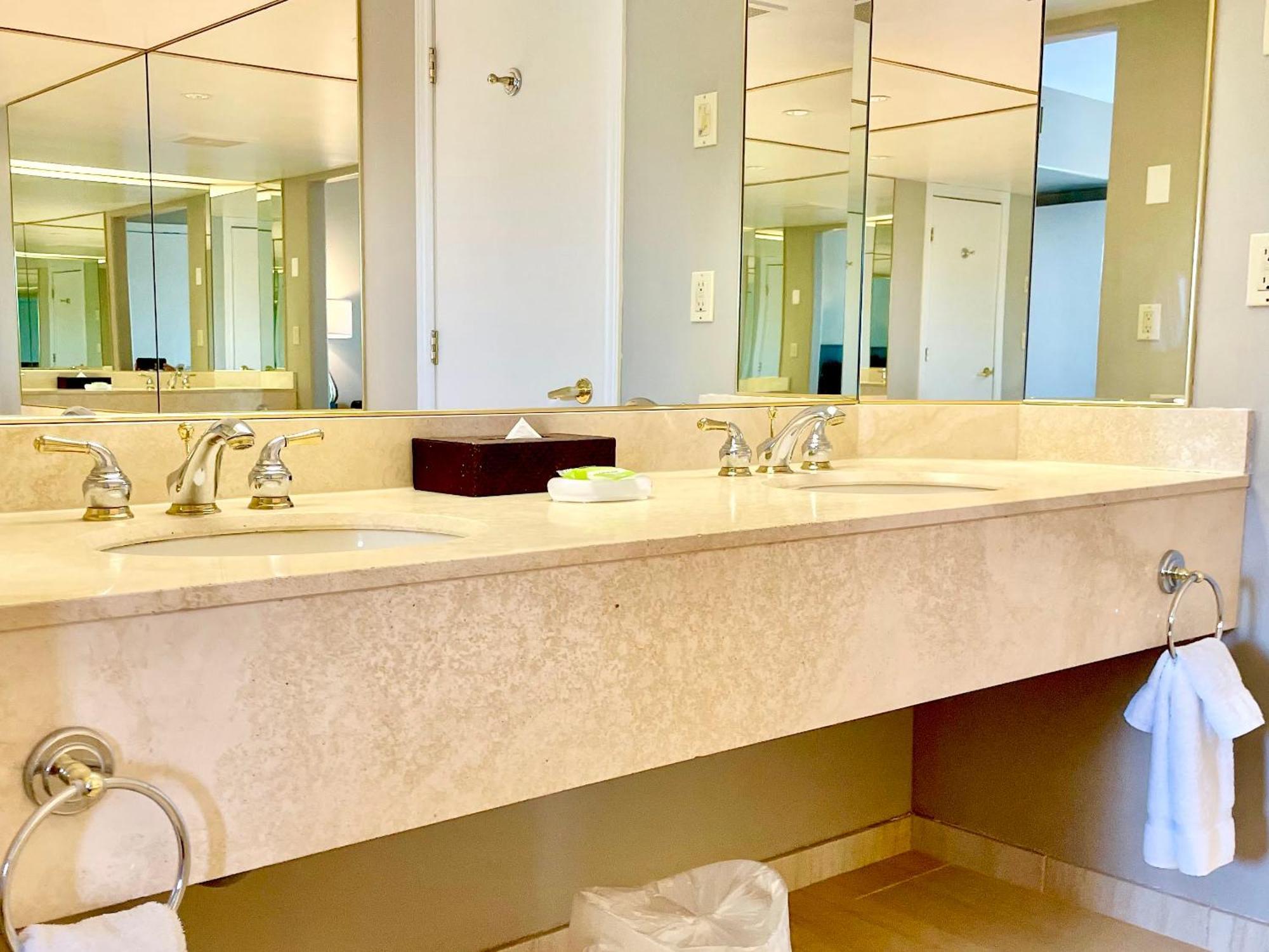 Hillside Haven: Carriage Club Resort Retreat Edgar ภายนอก รูปภาพ
