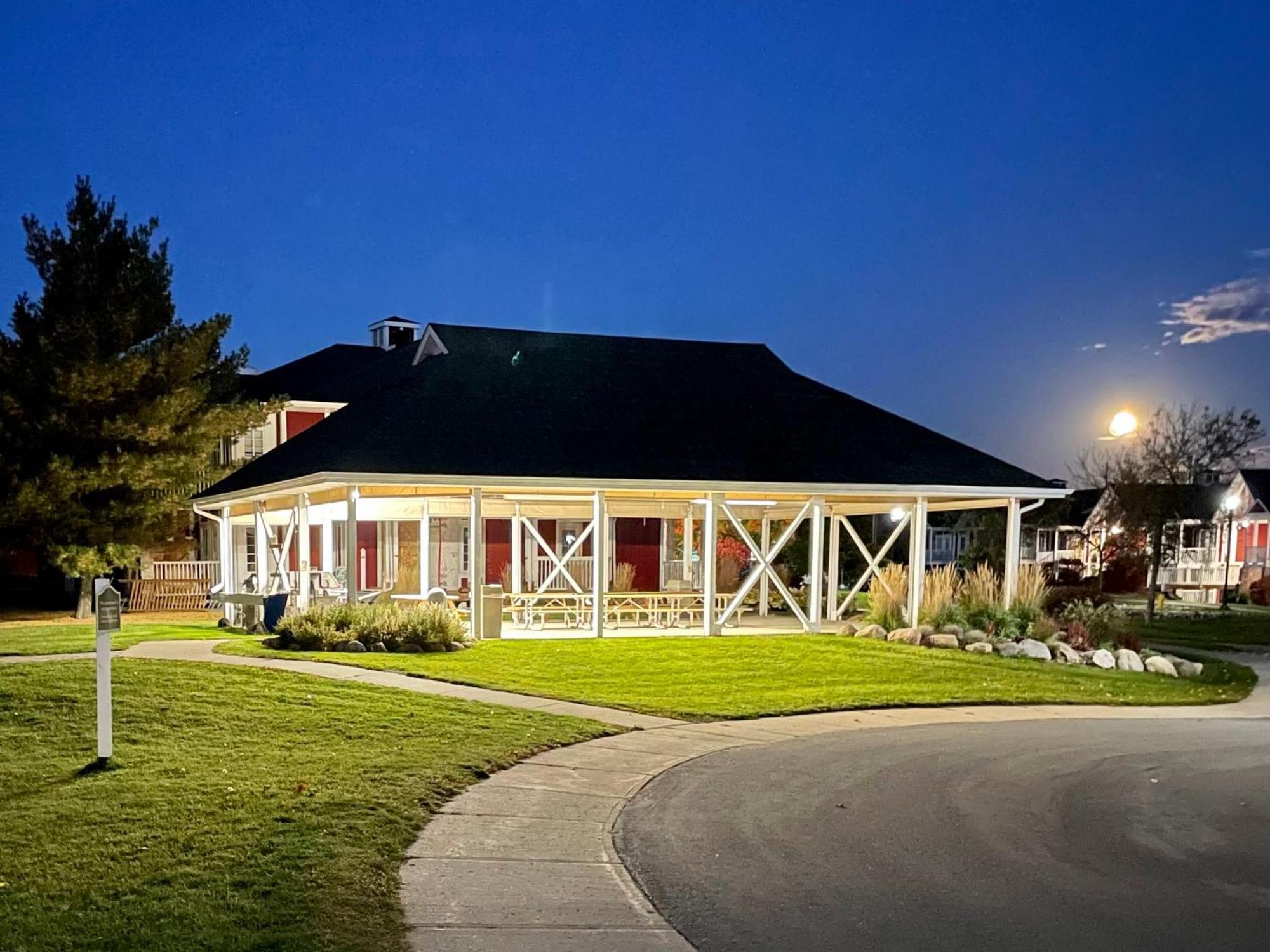 Hillside Haven: Carriage Club Resort Retreat Edgar ภายนอก รูปภาพ