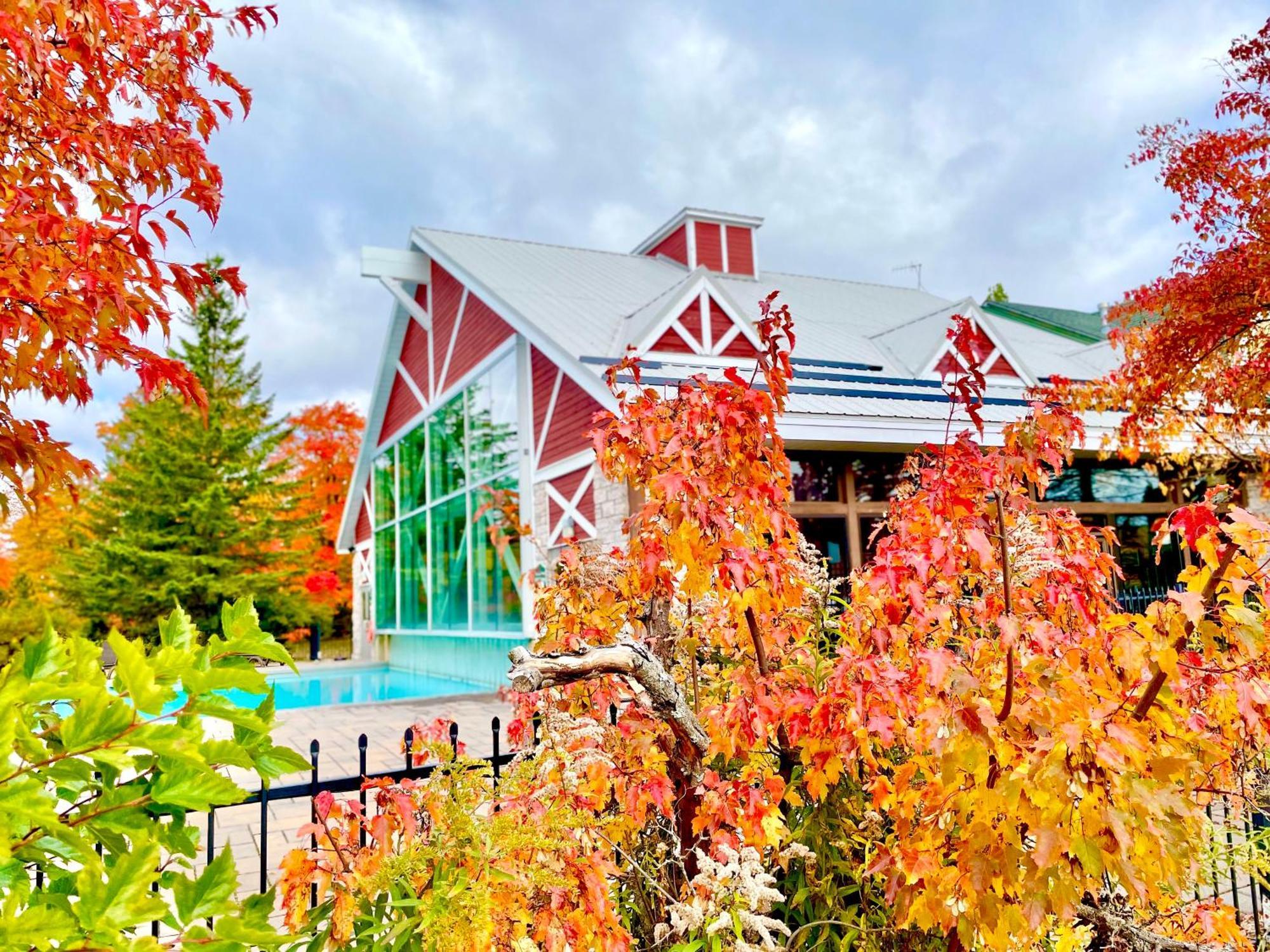 Hillside Haven: Carriage Club Resort Retreat Edgar ภายนอก รูปภาพ